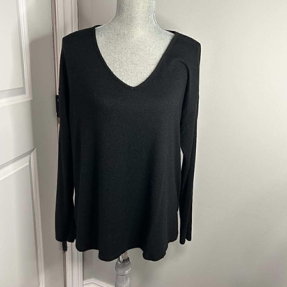 Gibson Black Long Sleeve V Neck Shirt Size M EUC